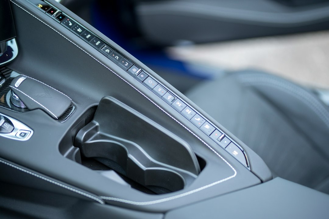 車内のカップホルダーに置いたアロマストーン